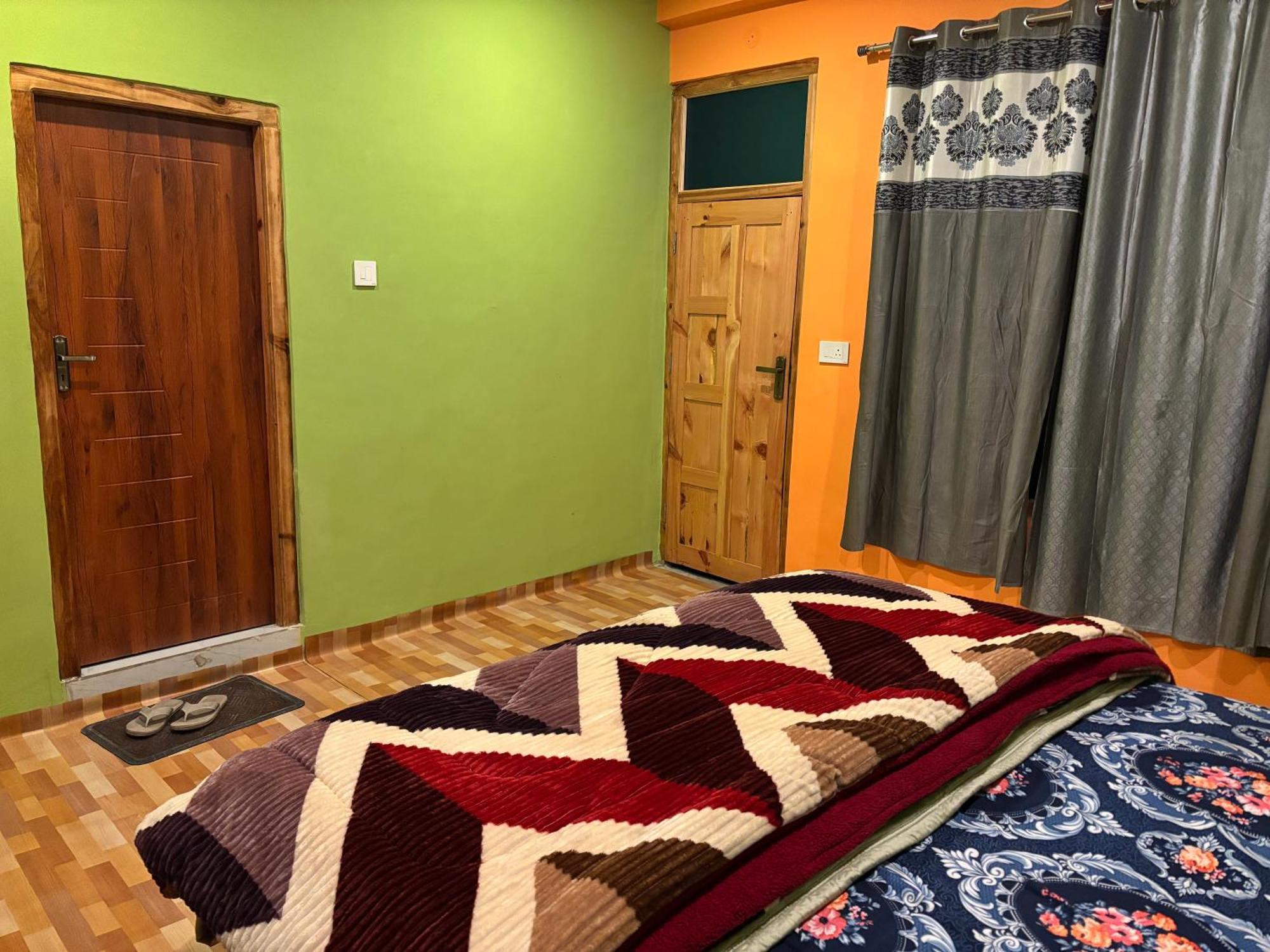 Shalom Guesthouse And Cafe Kalgha Buitenkant foto