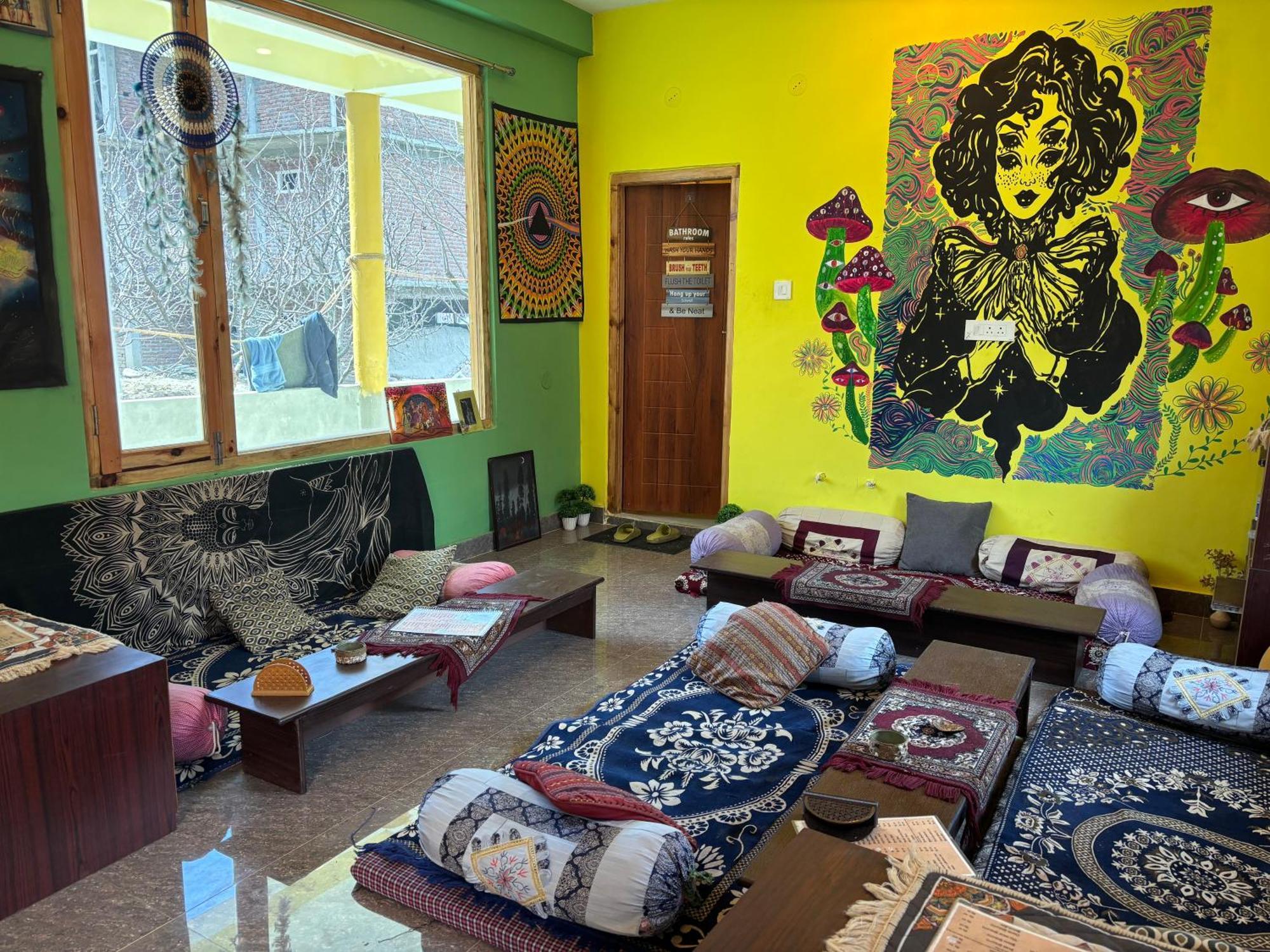 Shalom Guesthouse And Cafe Kalgha Buitenkant foto