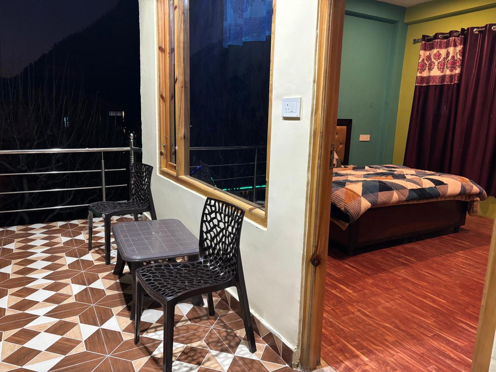 Shalom Guesthouse And Cafe Kalgha Buitenkant foto