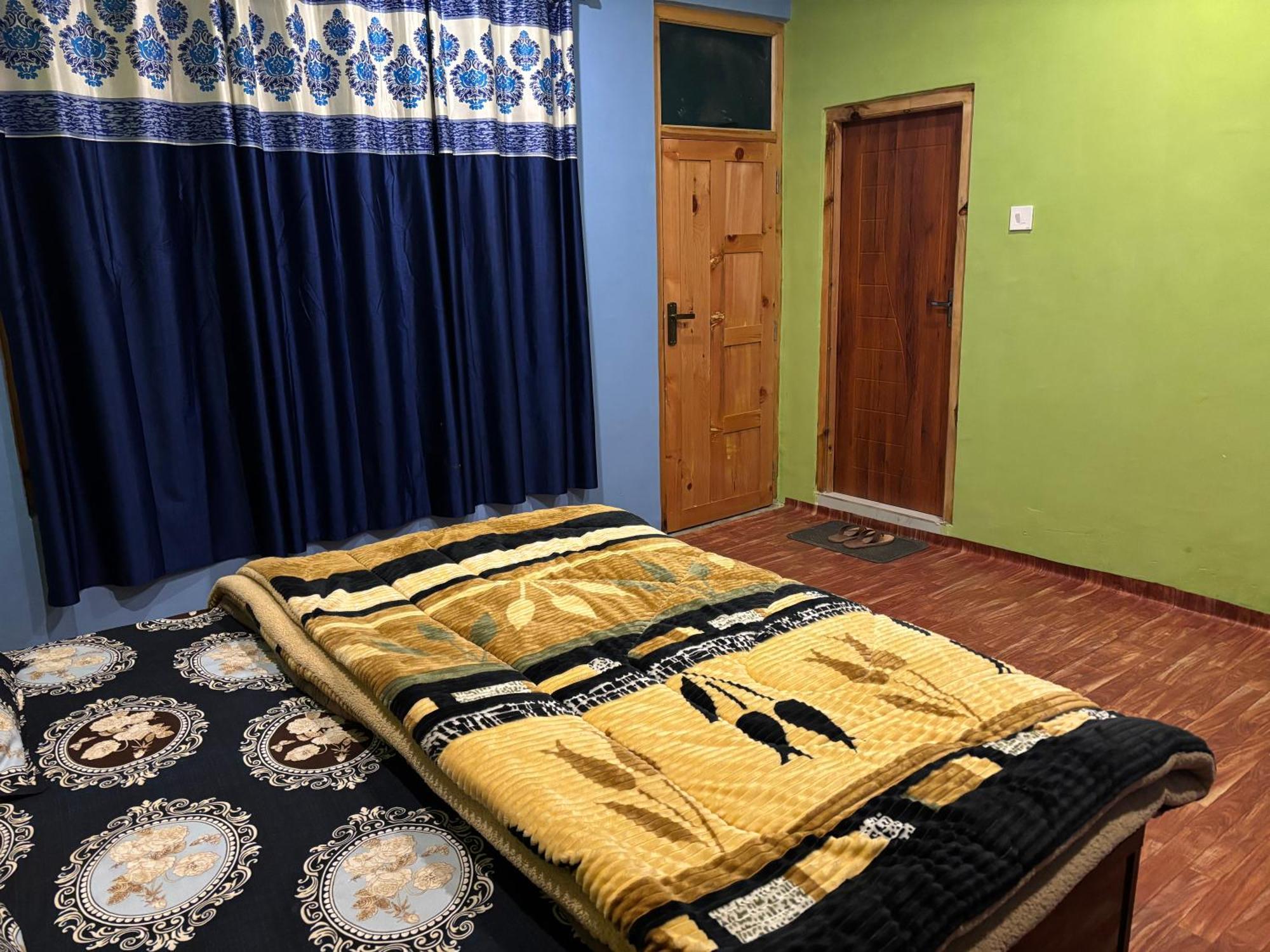 Shalom Guesthouse And Cafe Kalgha Buitenkant foto