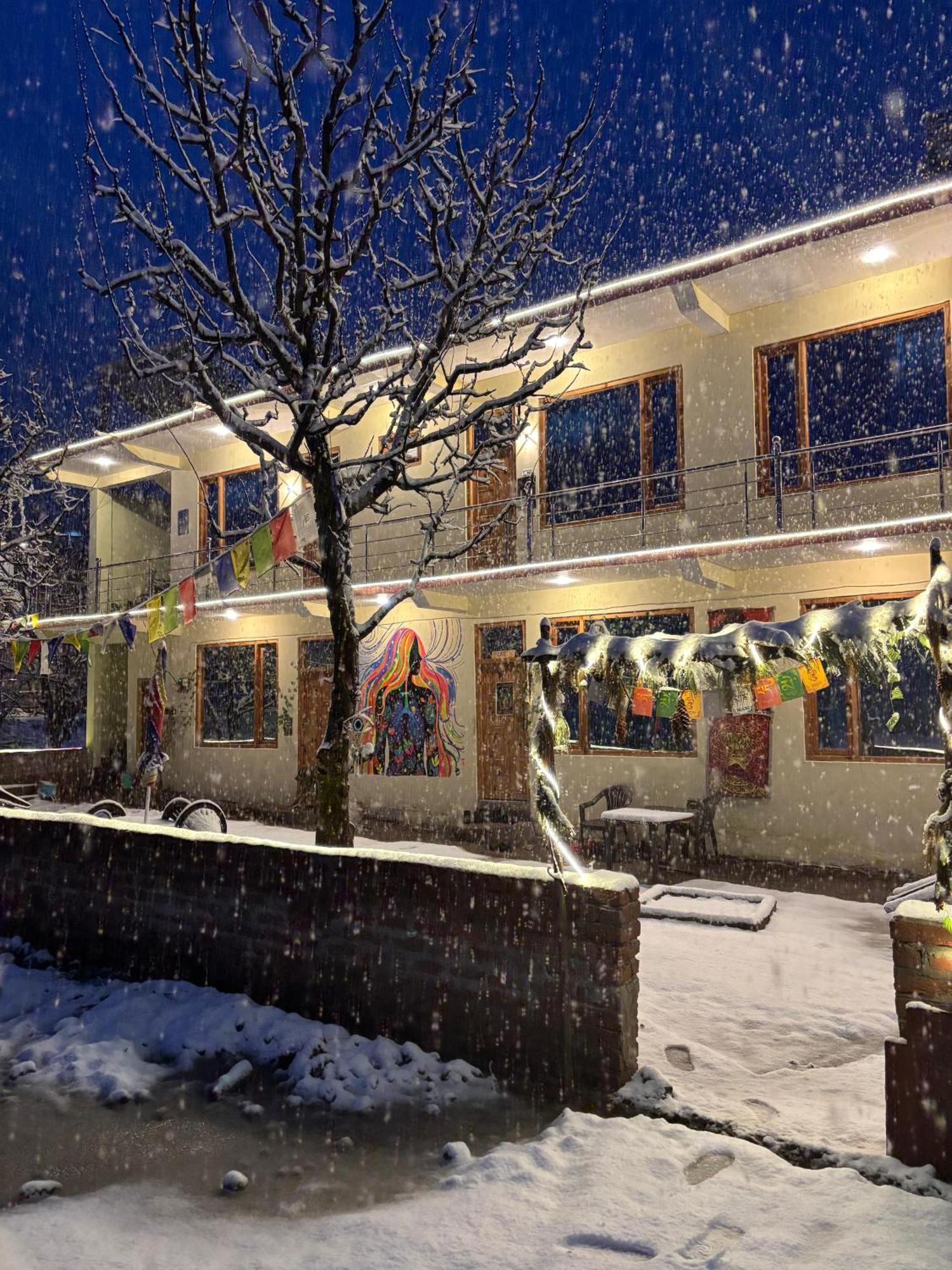 Shalom Guesthouse And Cafe Kalgha Buitenkant foto