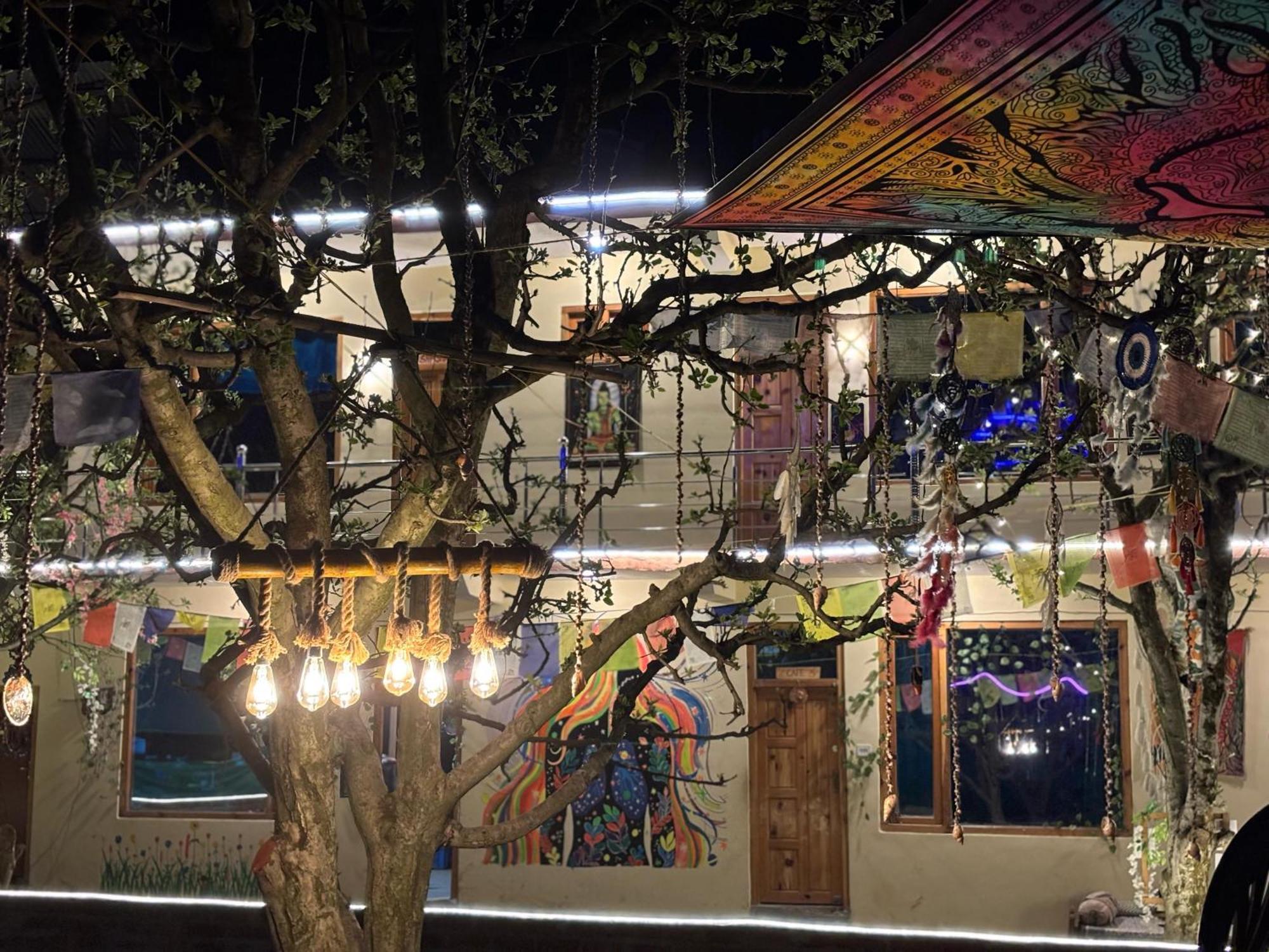 Shalom Guesthouse And Cafe Kalgha Buitenkant foto