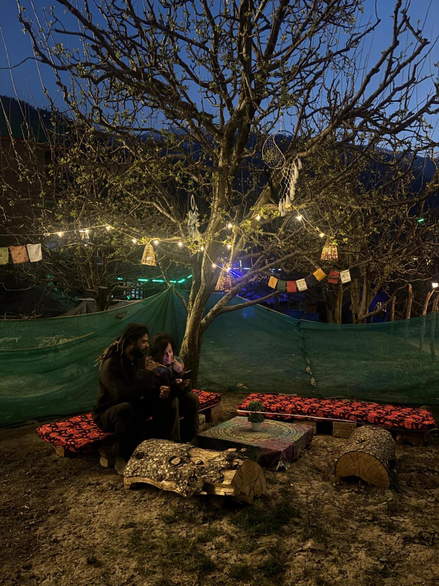 Shalom Guesthouse And Cafe Kalgha Buitenkant foto